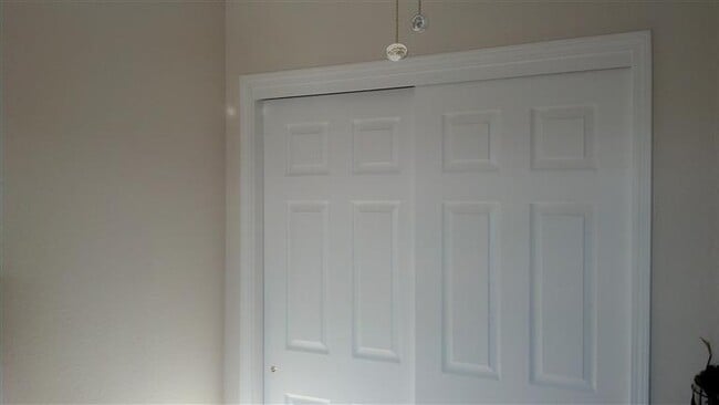 Building Photo - 2 Romans Pl