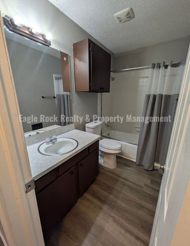 Building Photo - East Tulsa House for Rent (3beds/1.5baths)