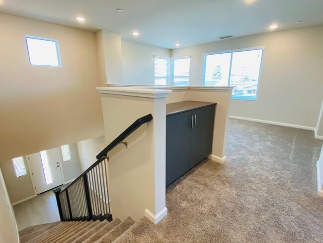 Building Photo - COMING SOON! $2,750 Ashlan & Highland, 4 B...