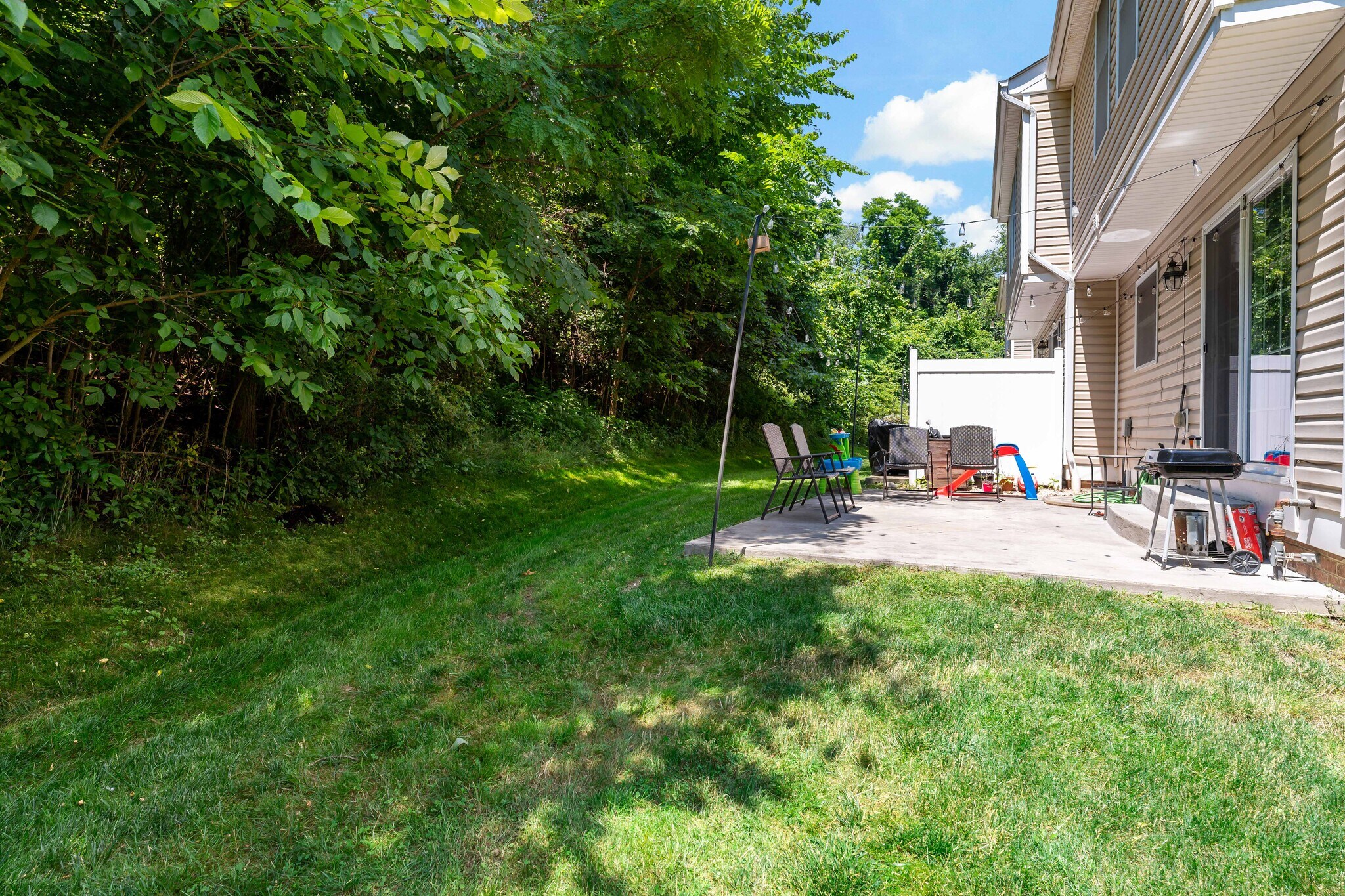 Building Photo - 249 Persimmon Ln