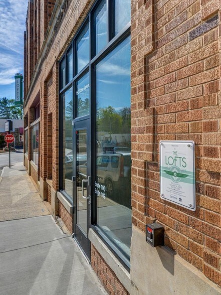 Building Photo - The Lofts at SS/150