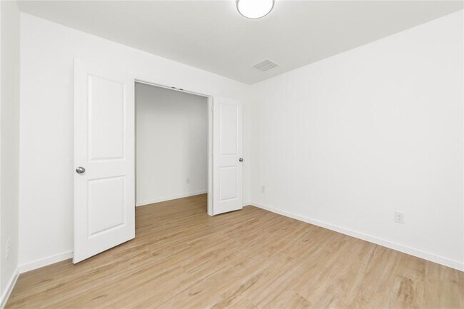 Building Photo - 1626 Red Oak Dr