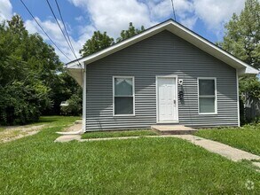 Building Photo - 3 Bedroom, 1 Bath Ranch Home in Columbus' ...