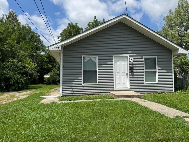 Primary Photo - 3 Bedroom, 1 Bath Ranch Home in Columbus' ...