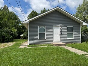 Building Photo - 3 Bedroom, 1 Bath Ranch Home in Columbus' ...