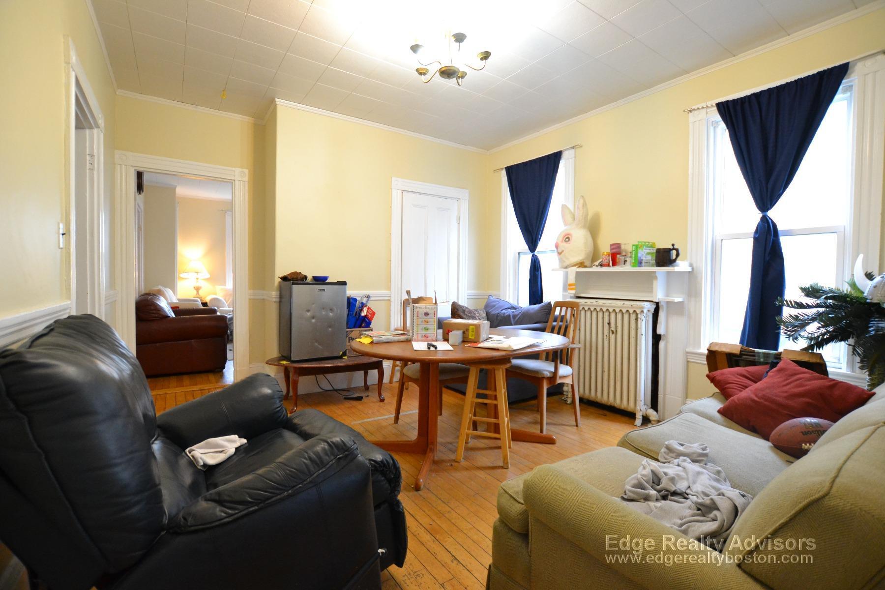 Building Photo - 25 Bennett St