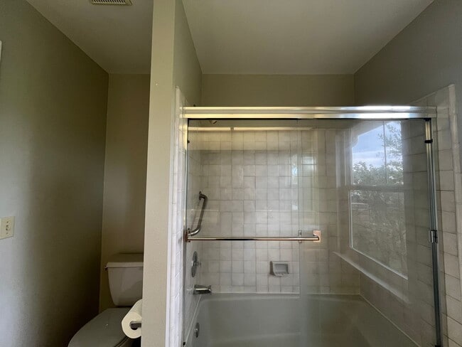 Building Photo - 924 Torrey Pines Dr