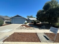 Building Photo - 3 Bedroom 2 Bathroom Home in Tulare! $300 off First Month's Rent!!!