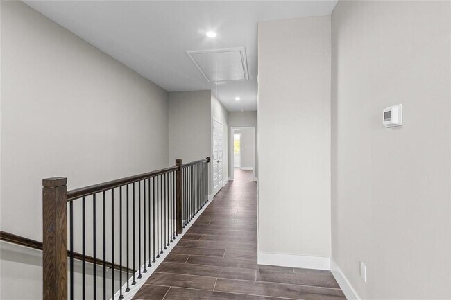 Building Photo - 5506 Pershing St