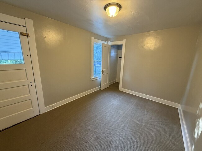 Building Photo - 3944 Revere Dr