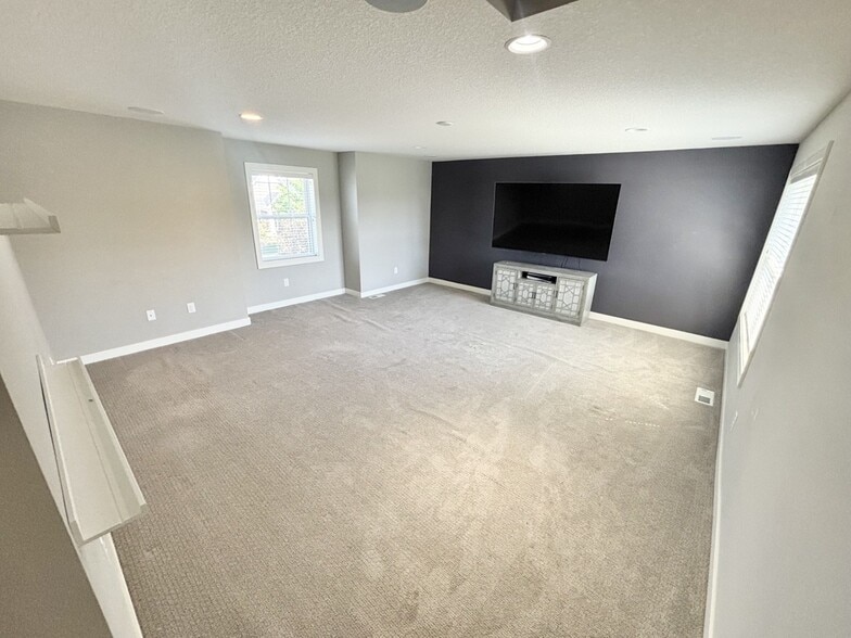 Building Photo - 9068 Red Oak Trl
