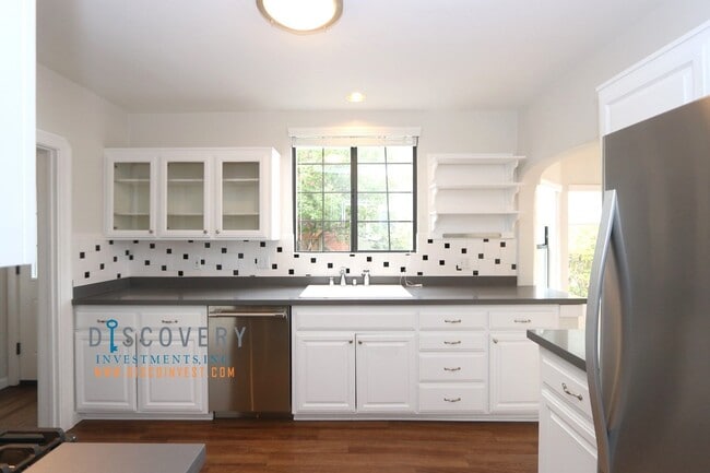 Building Photo - Oakmore Tudor with Large Backyard and Deck