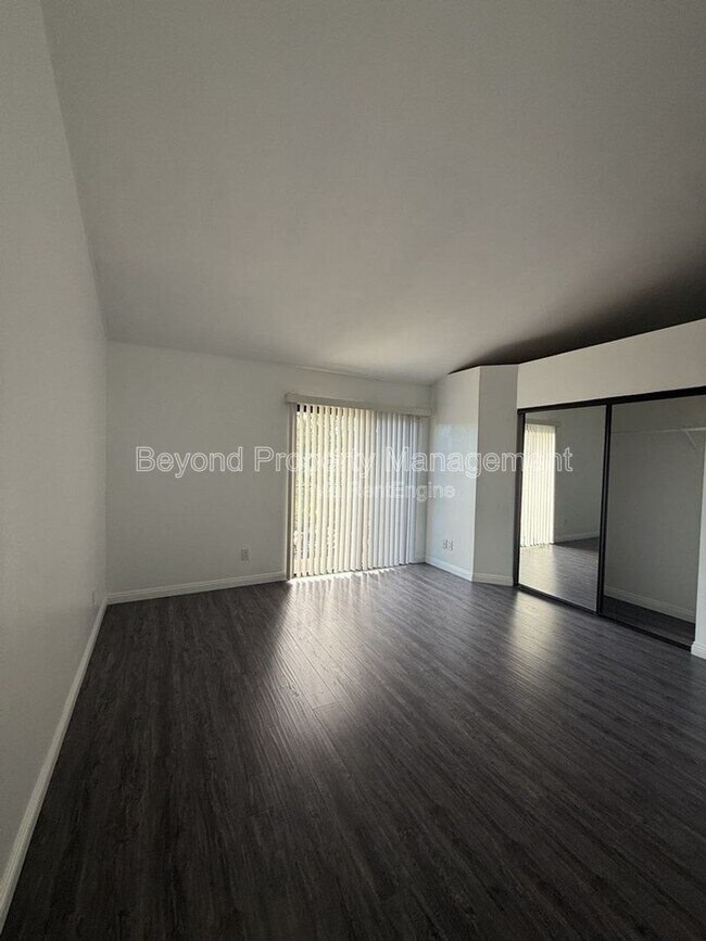 Building Photo - 8535 Paradise Valley Rd