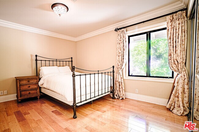 Building Photo - 1312 Via Zumaya