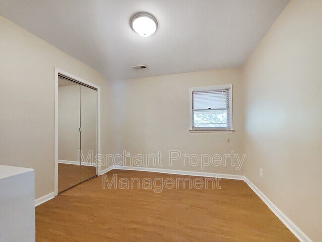Building Photo - 504 University Ridge
