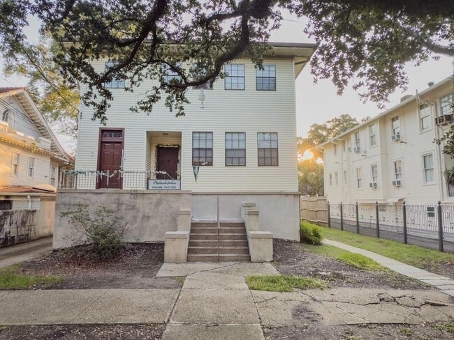 Primary Photo - 2229 Napoleon Ave