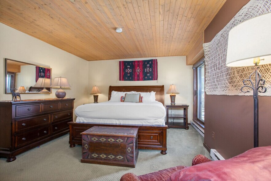 Building Photo - 2250 Apres Ski Way
