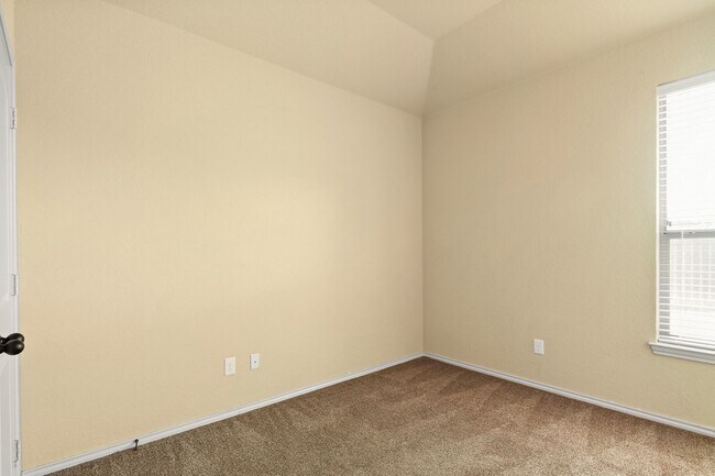 Building Photo - Beautiful 3 Bedroom Duplex Located in New Braunfels, Texas!