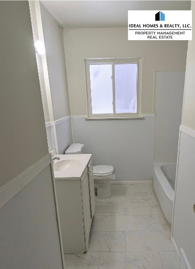 Building Photo - 6134 Detroit St