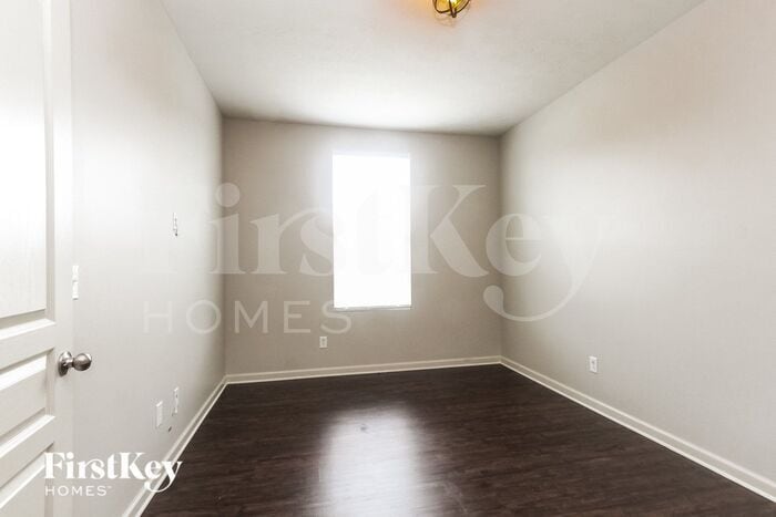 Building Photo - 15445 Eastpark Cir W