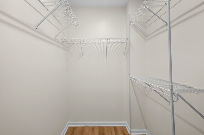 Building Photo - 305 Dearing Dr