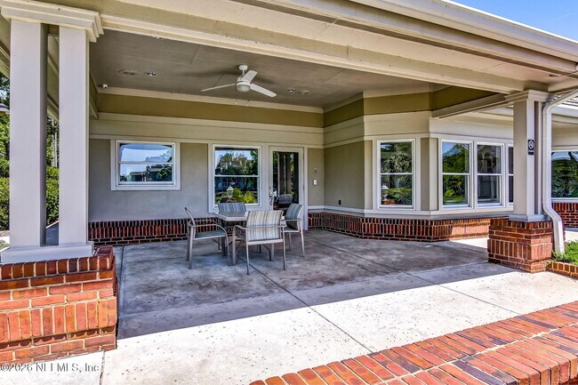 Building Photo - 800 Ironwood Dr