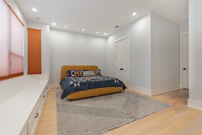 Building Photo - 406 Fenn St