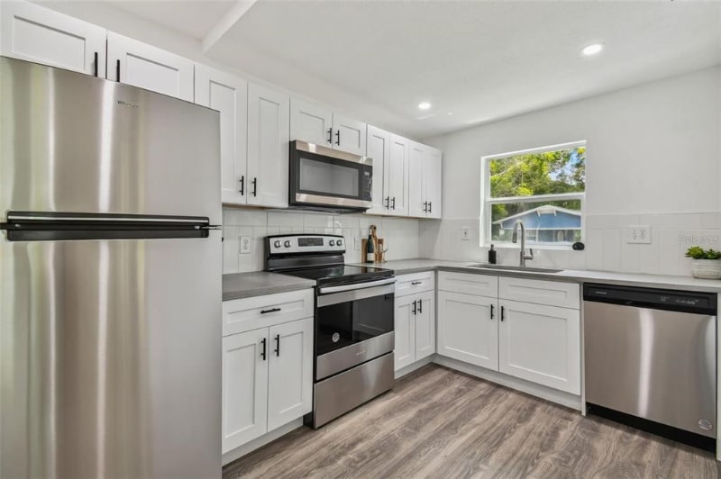 Building Photo - 908 E Cayuga St