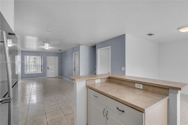 Building Photo - 2400 SW 87th Way