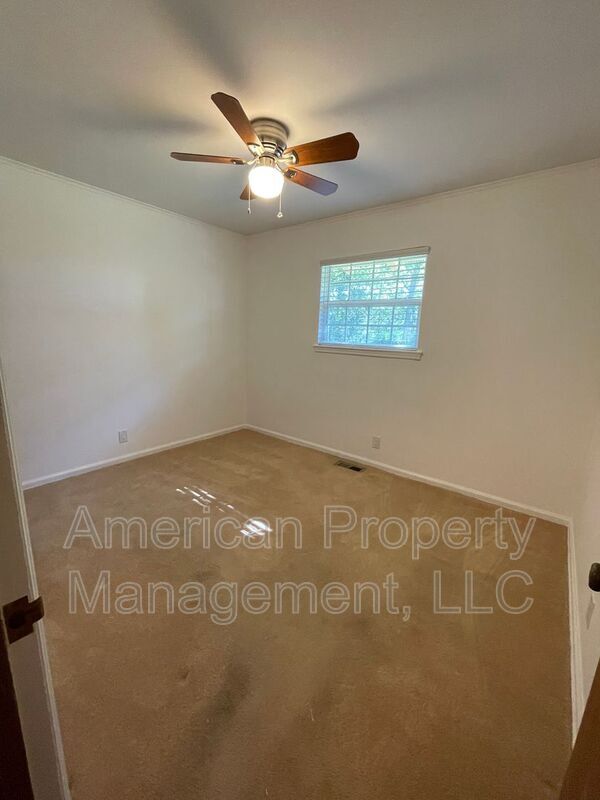 Building Photo - 5102 E 33rd St