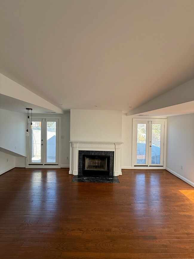 Building Photo - 3267 N St NW