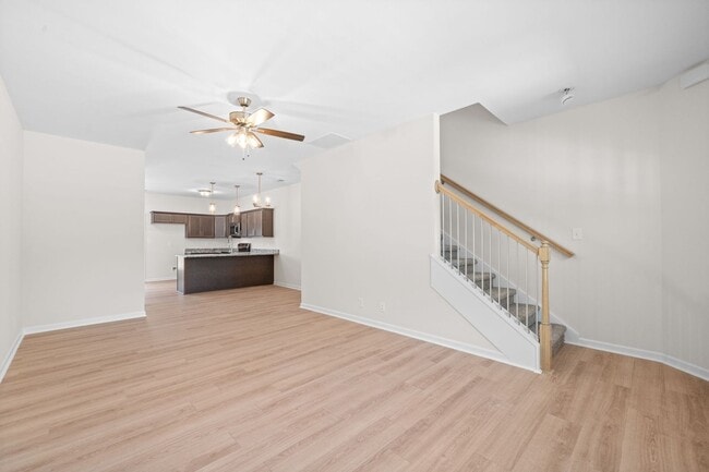 Building Photo - 2 Bedroom Condo For Rent Near Riverside Dr...