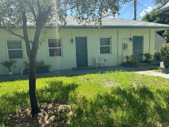 Building Photo - 713 NE 3rd St