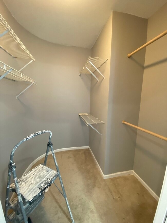 Building Photo - 680 N Green St