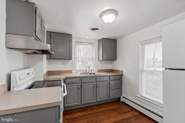 Building Photo - 27 E Bel Air Ave