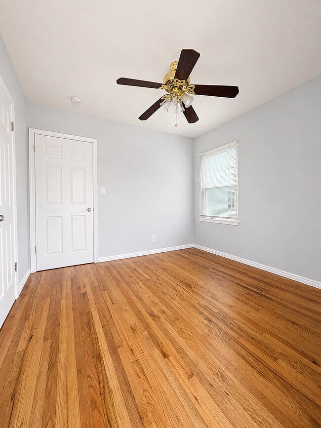 Building Photo - Charming Lakewood Home- Available for showings March 1st!