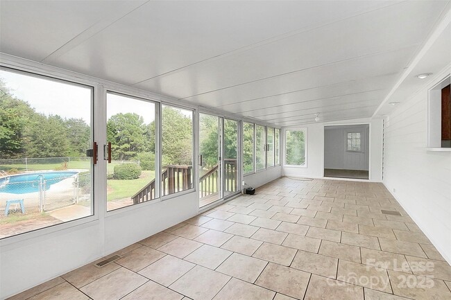 Building Photo - 155 Sunfish Dr