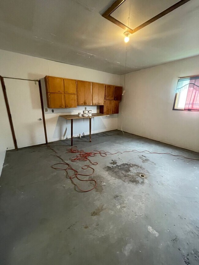 Building Photo - 3 Bedroom 1.5 Bath House in West Lafayette