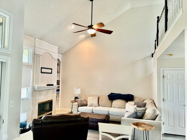 Building Photo - 312 Carriage Ln