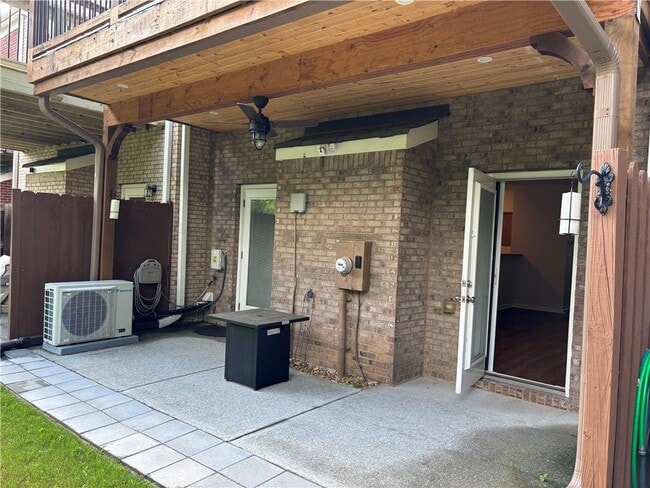 Building Photo - 121 Riverwatch Ct