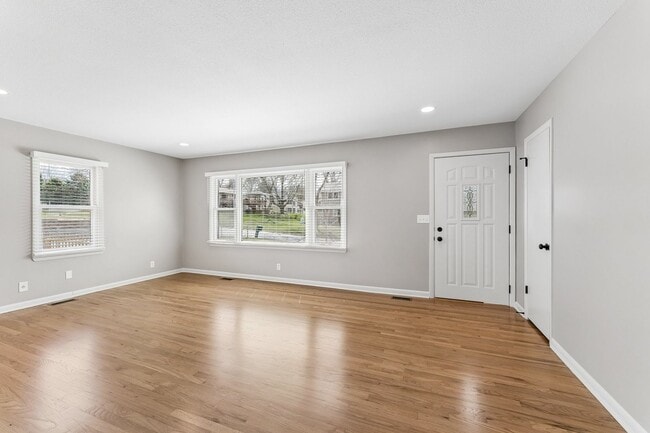 Building Photo - Newly renovated 3-bedroom, 2-bath home