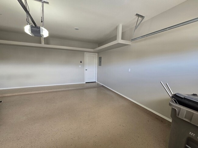 Building Photo - LUXURIOUS EASTSIDE HOME FOR RENT