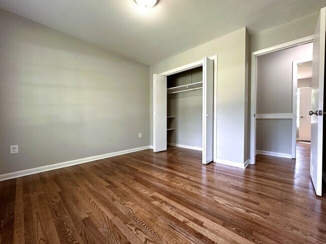 Building Photo - Pre-Leasing for August!