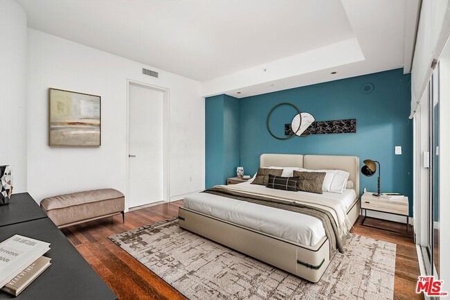 Building Photo - 6250 Hollywood Blvd