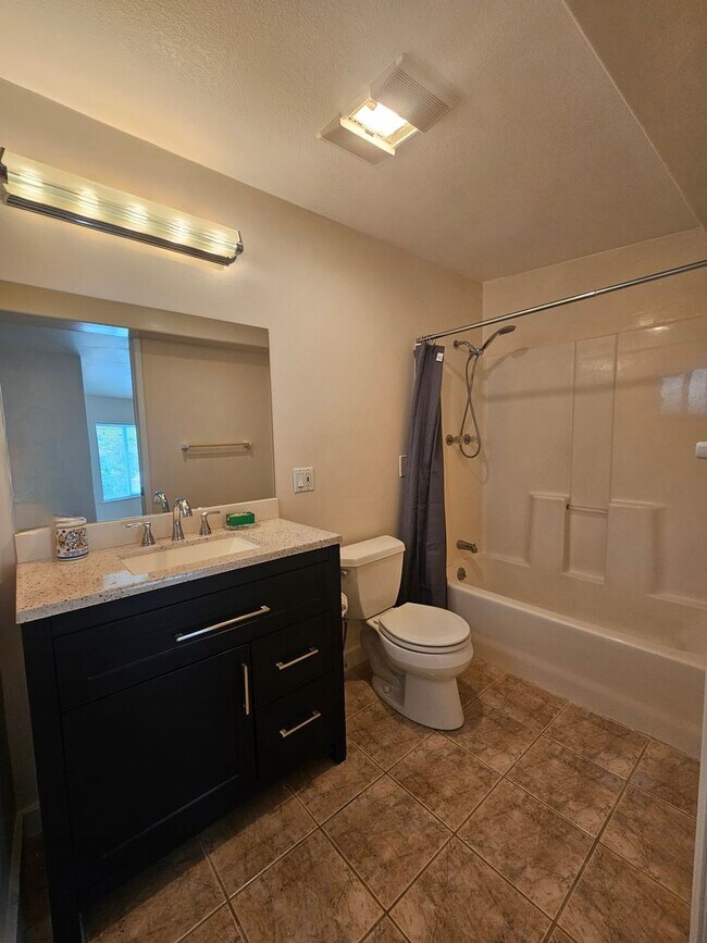 Building Photo - Aiea Heights: Renovated 1 bedroom 1 bath unit. Utilities included: Water, electric, gas, internet...