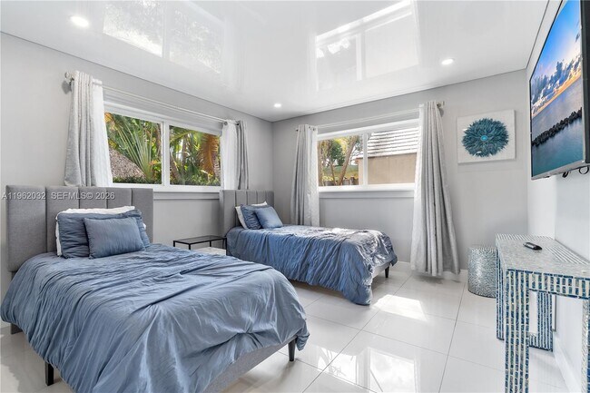 Building Photo - 4440 NE 17th Ave