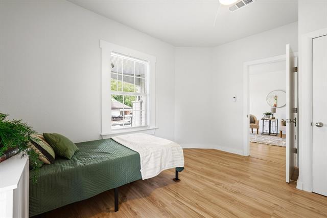 Building Photo - 537 E Sears St