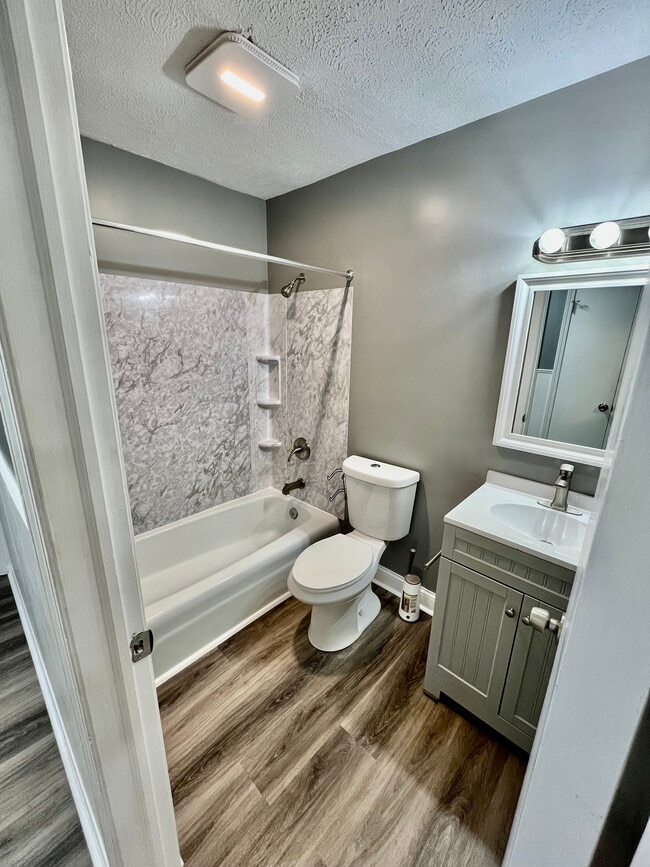 Building Photo - 18475 Bennett Rd