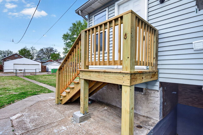 Building Photo - 5324 Nagel Ave