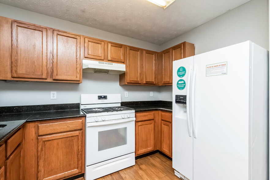 Building Photo - 154 Springbottom Dr SE
